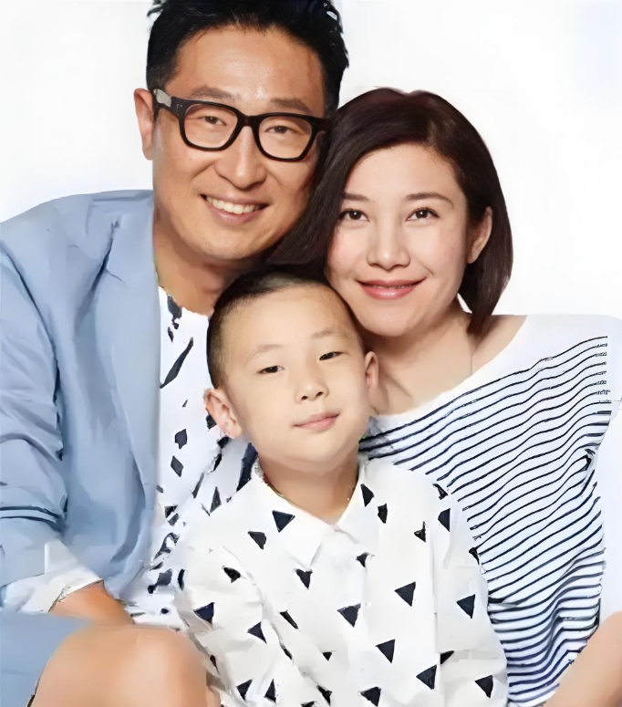 有一次在家中，演员林永健和妻子大吵一架，气急败坏地脱口而出：“你这副丑相，我真是瞎了眼才娶你！”没想到妻子当场冷笑：“那就离婚！”林永健脖子一梗：“好！快去写协议！”
 
主要信源：（凤凰网——林永健遭老婆吐槽：不顾家不懂浪漫长得难看；《和爸爸在一起》）
 
在当下的影视圈里，林永健绝对算得上是一位
