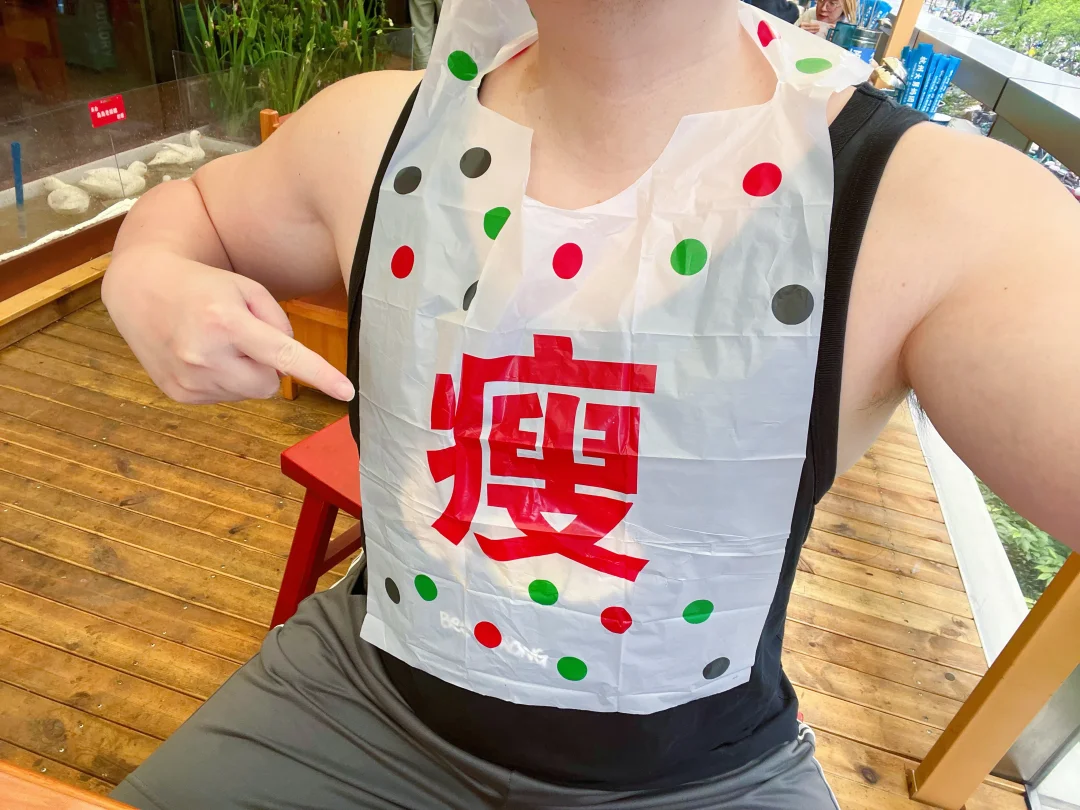 这几天减肥太辛苦了，小区正对面二楼新开了一家成都串串火锅，稍微放纵一下，味道很正