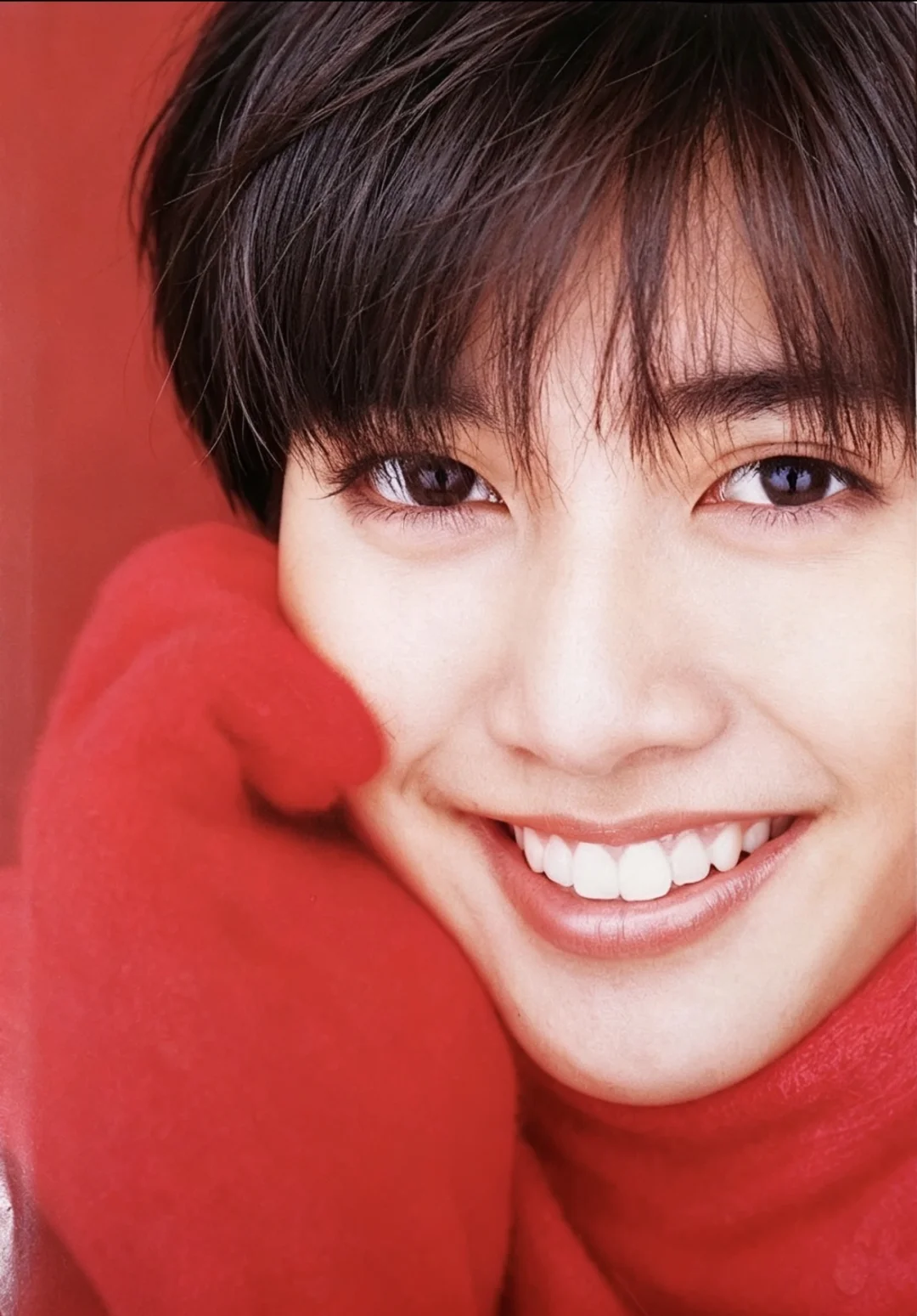 蜡笔小新认证女神94年杂志上19岁短发神颜😍