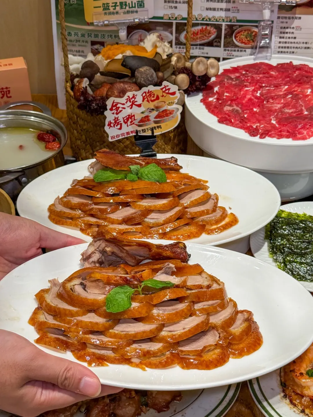 重庆这家烤鸭店，干蒸菜把我吃服了！
