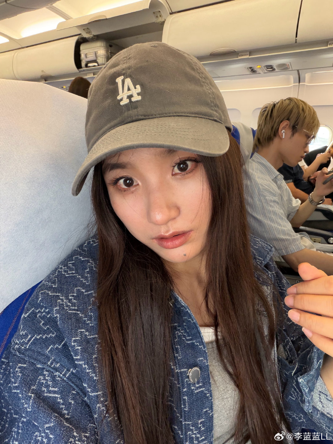 #建议女孩子多用原相机拍照#
听劝！特别苹果原相机。

没事打开看看，别被滤镜骗了，丑而不自知就尴尬了。

说实话，我经常也接受不了苹果原相机自拍里的自己……[允悲][允悲] ​