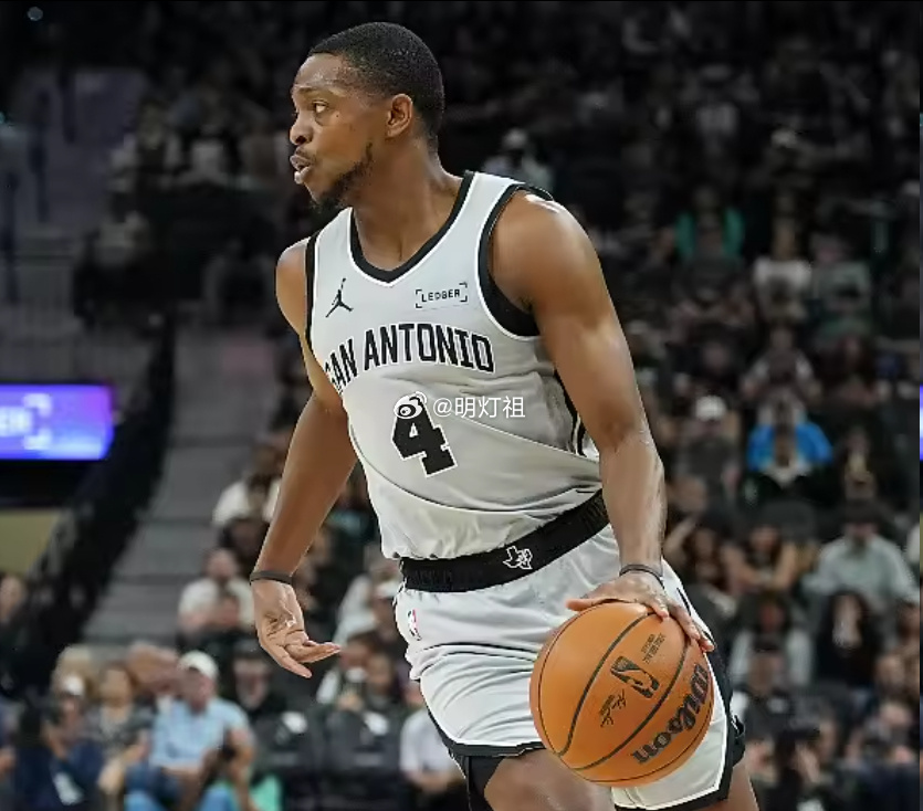 NBA总决赛，马刺1-3落后尼克斯。  在G4最后时刻，福克斯反击选择...