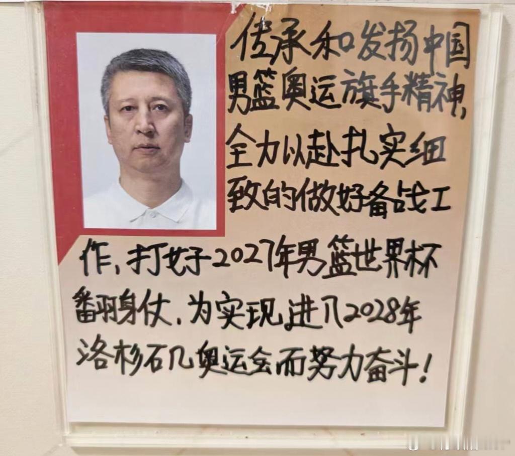 中国男篮集训已三个月，但在热身赛中进攻依旧格外滞涩，就好像队员都是临时...