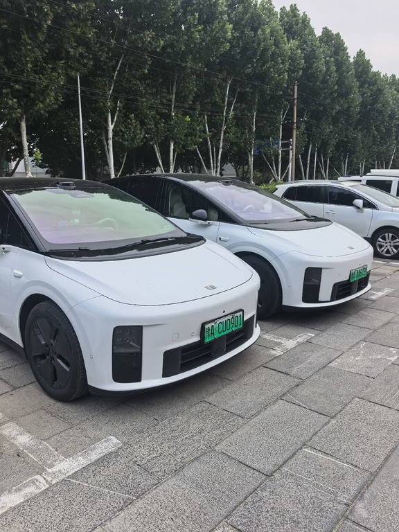 两台理想大白同框实拍i6对比i8！