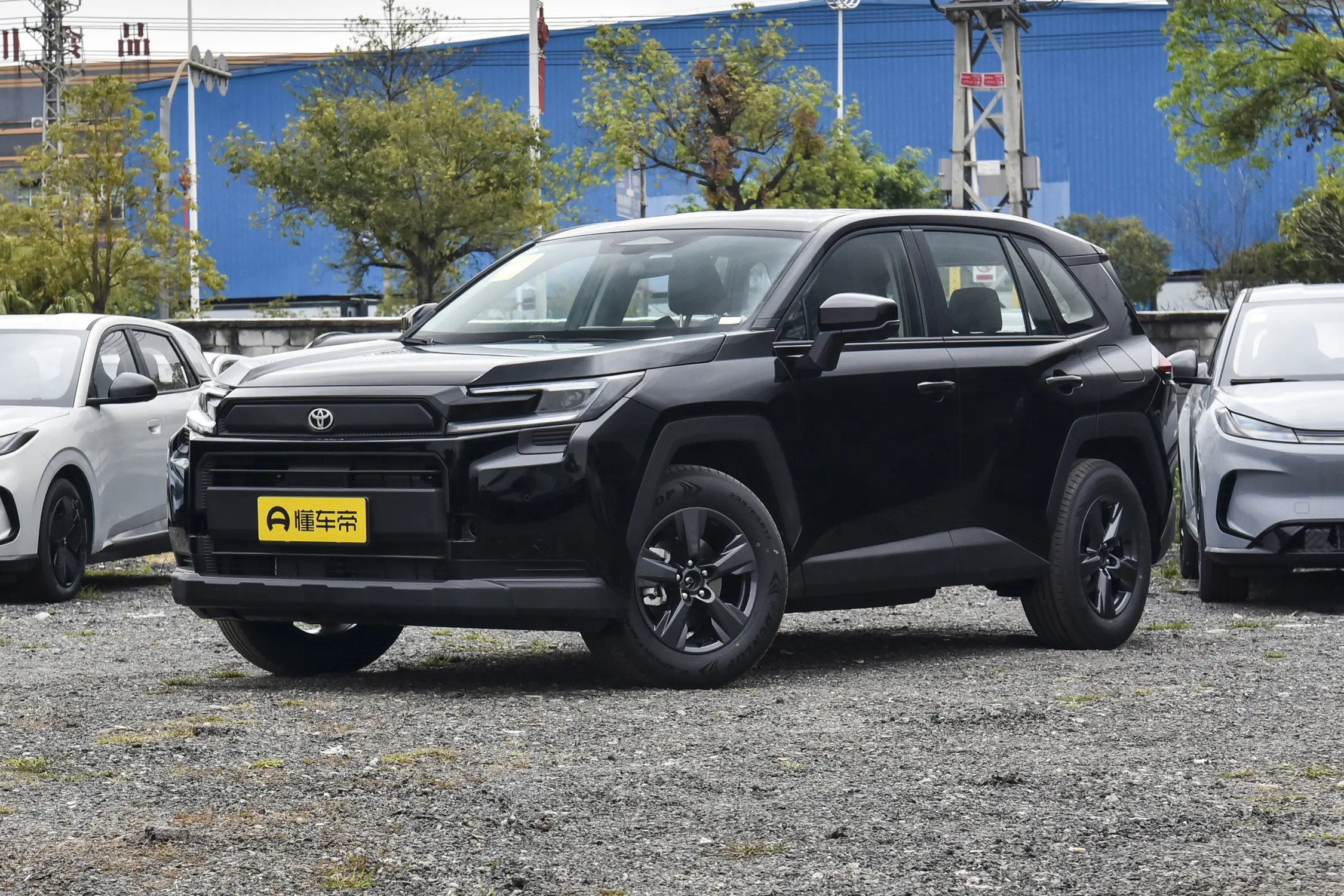 2026年10月一汽丰田RAV4荣放最新行情分析：省油耐用家用SUV，哪款最值
得入手？

 
在紧凑级家用SUV市场中，丰田RAV4荣放一直是“省心耐用、保值稳定、油耗低”的标杆车型。2026款荣放延续燃油+双擎双动力布局，主打稳定可靠、低养车成本、全域家用适配性。
 
一、10月整体市场行情：优