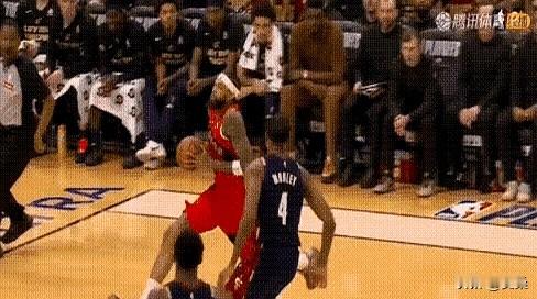 每次独行侠遇到那支洛杉矶队时，场边音响刚炸开，东契奇就开始点菜了。 一...