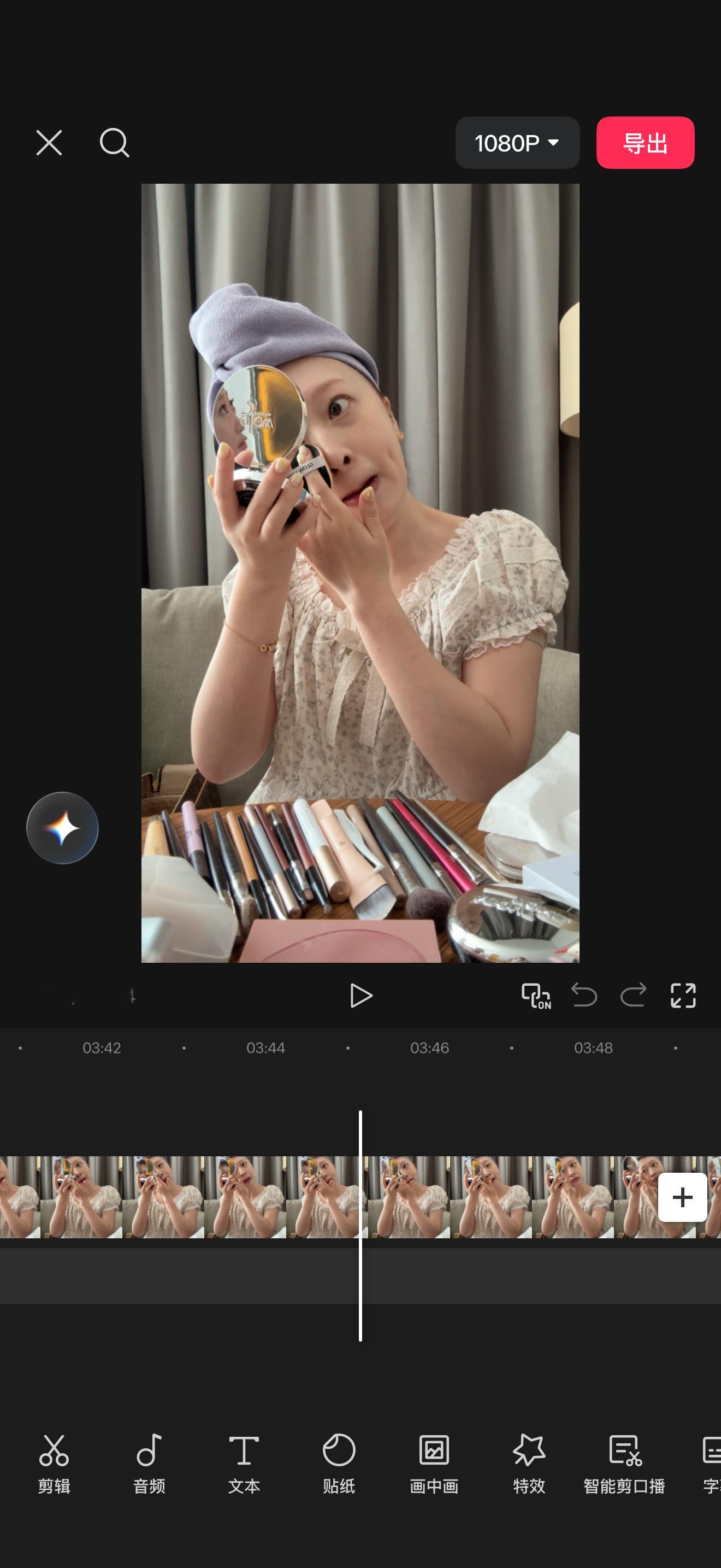 真是笑鼠我了在这段长达将近一分钟的拍气垫儿画面里小男一直在我的气垫里面！！哈哈哈哈哈哈完全严丝合缝的存在我俩还一起在拍拍拍视频动起来俩人儿一起拍个不停真的超级搞笑(•‾︶‾•)hahahahaha[哈哈][哈哈]截了两张萌萌小男 ​​​