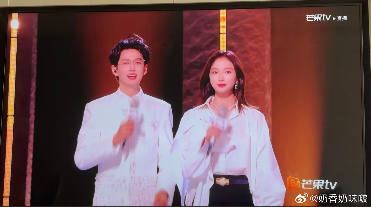 真的有点惊喜，没想到王珞丹这次回来节目，还客串做起了串场主持。 本身谈...