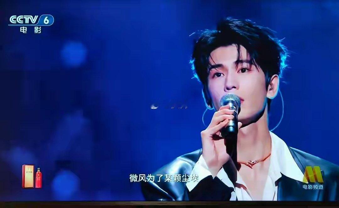 #张凌赫 假唱#湾区升明月今晚的假唱名单：马丽、张凌赫、欧阳娜娜、张若昀……好家伙，真唱的反而成了稀有物种？我觉得不太可能吧，毕竟彩排可是真唱，正式舞台也没必要假唱！ ​