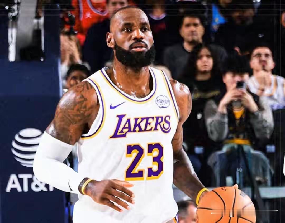 NBA季后赛首轮湖人以3-0大比分领先火箭，距离晋级仅一步之遥，其中...