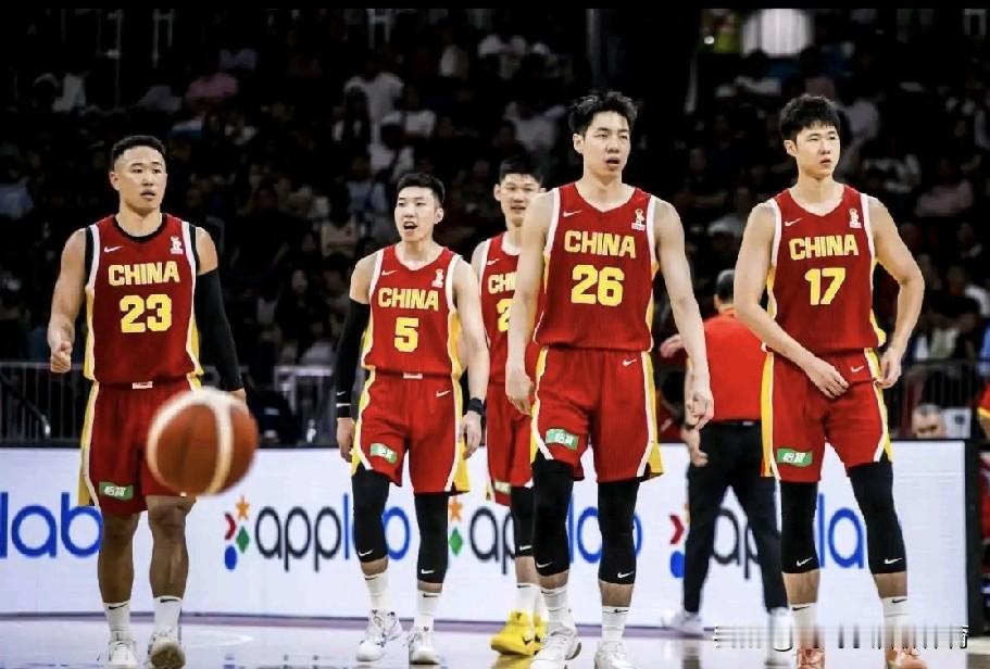 83-57！中国男篮狂胜卡塔尔26分，杨瀚森19分钟15+9制霸内线， Qatar主帅赛后坦言：“他击败了我们所有努力。”

别只盯着比分，这场胜利的真正价值在于：在周琦缺阵、对手主力尽出的情况下，年轻一代扛起了大旗。杨瀚森的统治力不是偶然，而是男篮青训体系终于开花结果的信号。郭士强的战术革新+新生