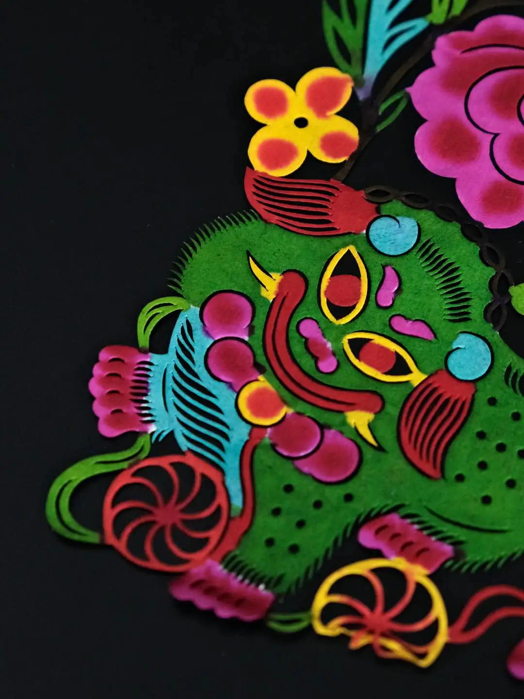 第一次听说剪纸是刀刻出来的，绝了！