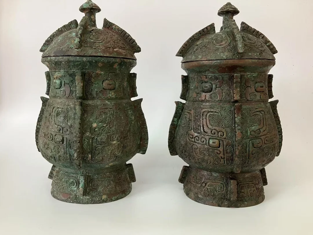 个人藏品分享：商晚期饕餮纹对觯。