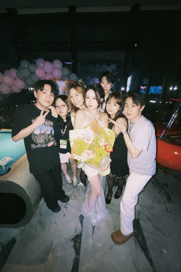 职场发小的含金量还在上升<br />庆祝美丽的楚儿生日快乐<br />...