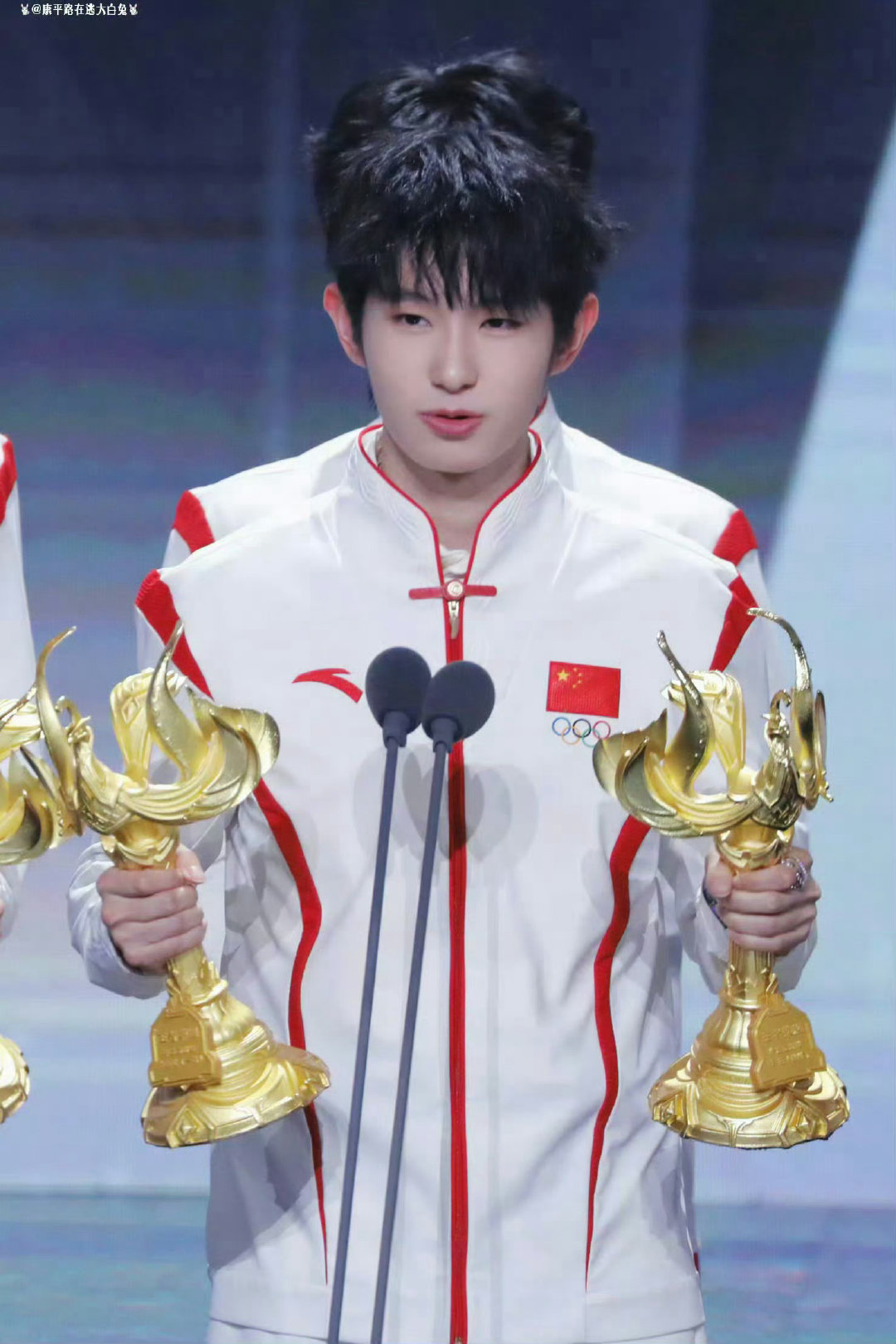 #一诺xbc[超话]# [太阳]#一诺k一射# 

九冠加身的无上荣耀🏆九冠FFFMVP金牌射手实至名归💫银龙杯、金凤凰杯、冰凤杯、圣龙杯全收集💯在质疑声中不断打脸🧚‍♀️每一次低谷后的回归都更强🎁荣誉室里摆满了冠军奖杯🥰用实力书写“一诺王朝”☀️

我的超like[太阳][太阳][太阳] ​
