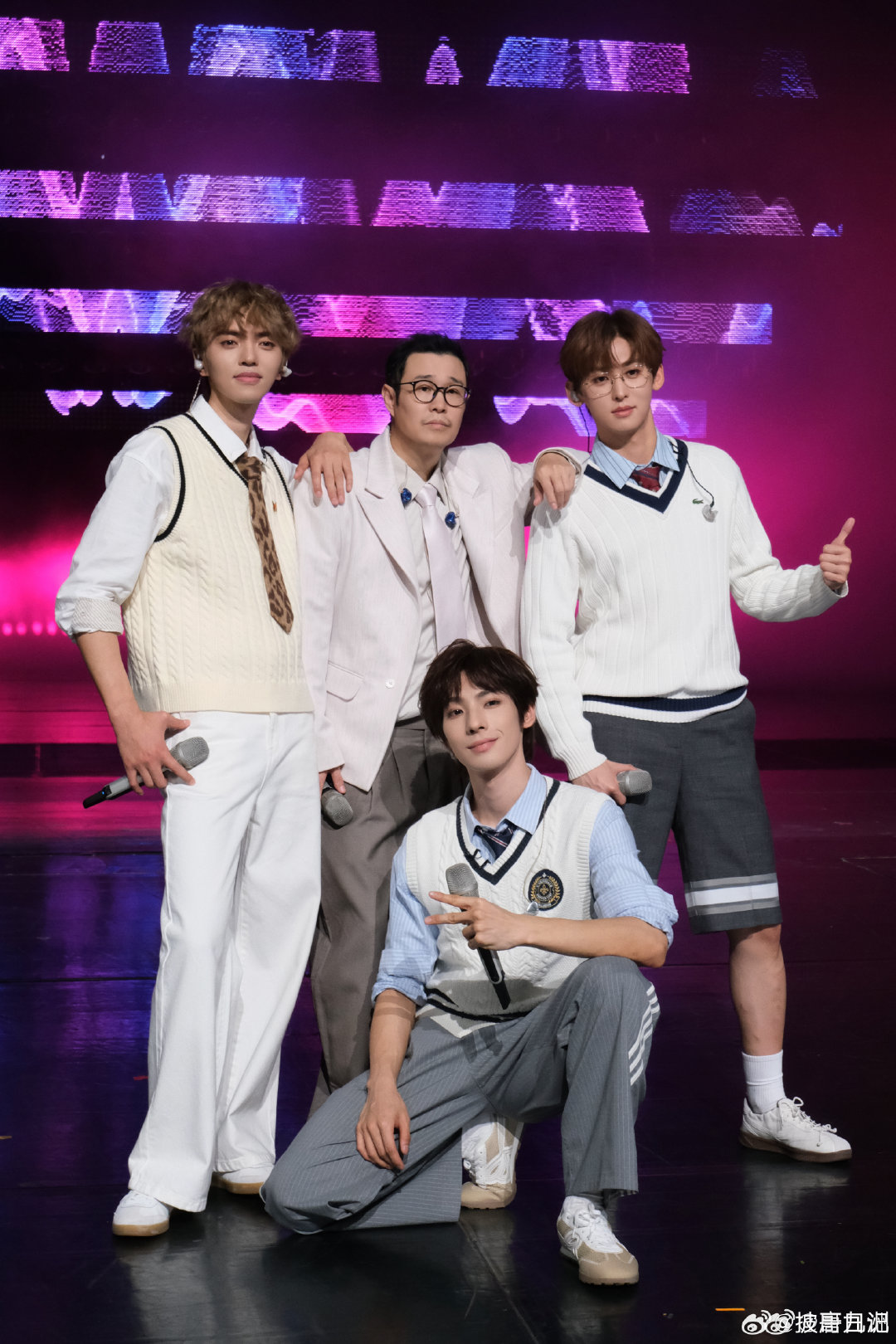 《现在不跳舞要干嘛》906舞台火力值
小沈阳×唐九洲×管健嘉晨×颜安
#披荆斩棘总决赛##小沈阳[超话]##唐九洲[超话]##管健嘉晨[超话]##颜安[超话]# ​