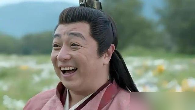 杀青了，张若昀这一季要干的事，比前两季加起来都狠。
56集，后来又传要砍到36集。大东山之战、范闲复仇、神庙真相，全挤在这一季。剧组在横店实景搭了大场面，光后期就够他们磨到明年。
陈道明、吴刚都在，原班人马基本没散。但叶灵儿换人了，言冰云也换了，胡军进来演四顾剑。有人骂换角，有人说胡军这气场，站