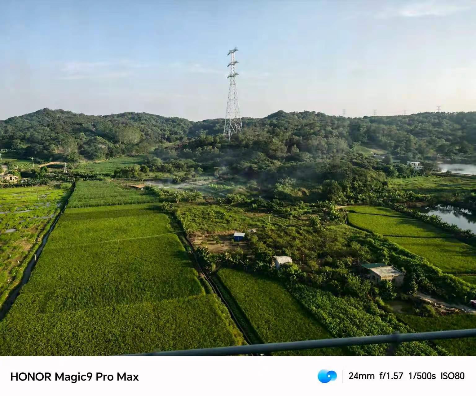 荣耀Magic9ProMax冲完不后悔我上一台手机用了整整五年，国庆出去旅游屏幕摔裂了才决定换了没有做功课，直接去了线下，在店里一眼看中荣耀Magic9ProMax到手用下来，感觉这个系统是真好用最意外的是打游戏，操作很跟手，就是手机确实有些重，打久了手脖子会酸荣耀Magic9ProMax
