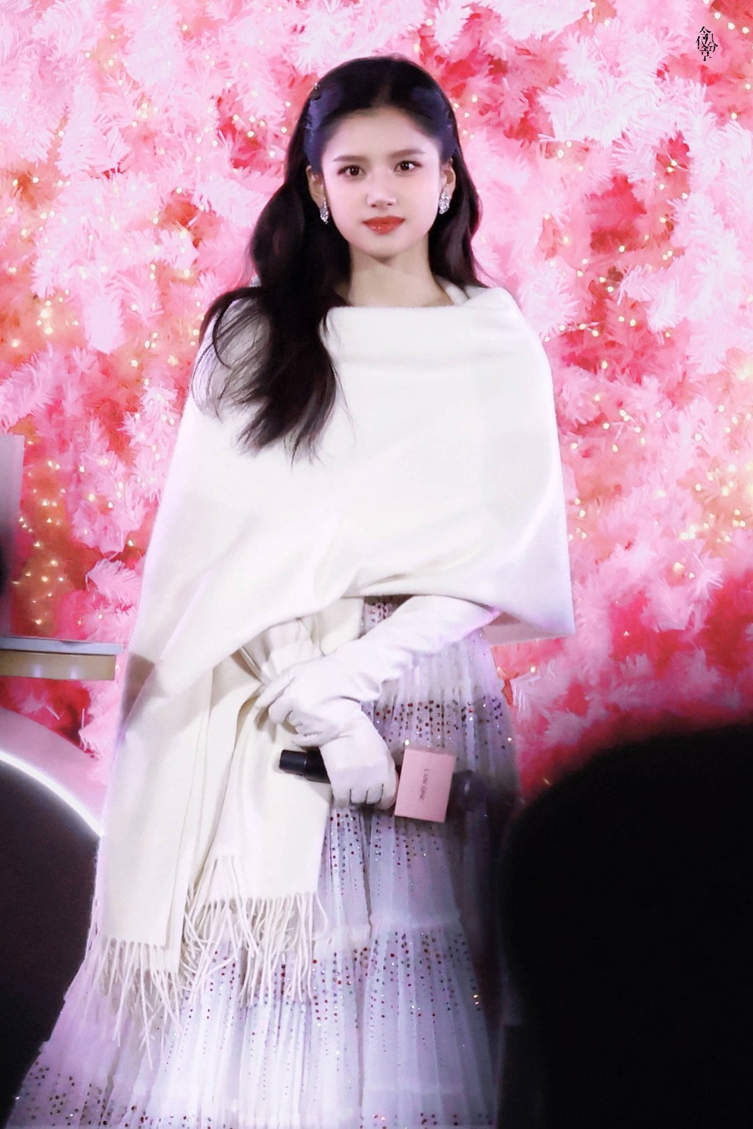 #张婧仪[超话]# ‖#张婧仪陈清雾# ‖#张婧仪代言比亚迪秦MAX# 

 “愿你做一枚白昼的月亮，不淆世俗的浪潮”  𝐌𝐚𝐲 𝐲𝐨𝐮 𝐛𝐞 𝐭𝐡𝐞 𝐦𝐨𝐨𝐧 𝐨𝐟 𝐭𝐡𝐞 𝐝𝐚𝐲, 𝐧𝐨𝐭 𝐭𝐡𝐞 𝐭𝐢𝐝𝐞 𝐨𝐟 𝐭𝐡𝐞 𝐰𝐨? ​