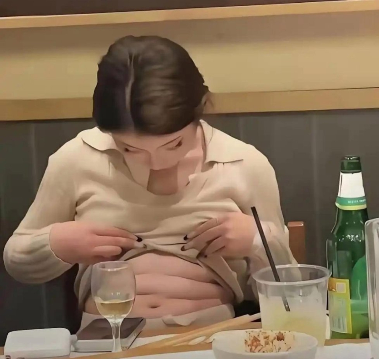 吃饭吃出三折叠了