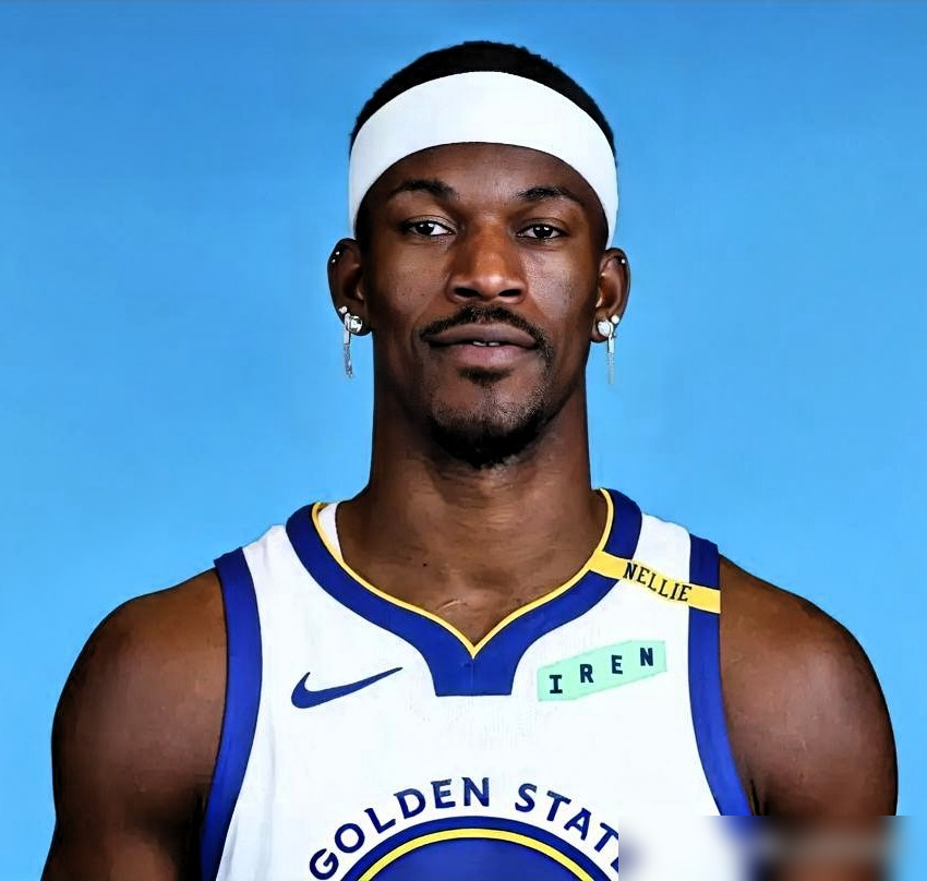 膝盖韧带撕裂，术后四个月，已经在场上跑跳了。
巴特勒接受ESPN采访，聊到右膝前交叉韧带撕裂的康复进展。1月20日打热火受的伤，做了重建手术。勇士医疗组由Celebrini把关，出了名的谨慎，放人极慢。
但巴特勒原话是：我感觉好极了，已经回到场上做慢跑和基础活动，膝盖力量测试明显进步。具体复出日