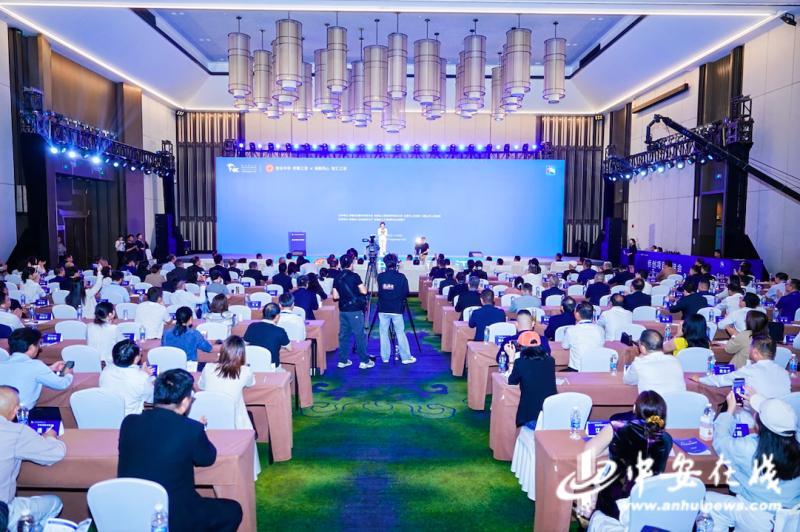 【#2026世界制造业大会来了#  | 侨创项目对接会在合肥举行】9月20日，由省侨联、省侨办、合肥市、马鞍山市主办的2026世界制造业大会侨创项目对接会在合肥举行。

　　活动肯定了侨商侨领在安徽经济社会发展中的积极贡献，介绍了安徽发展情况。指出，侨创项目已成为广大侨胞了解安徽、投资安徽、扎根安 ​