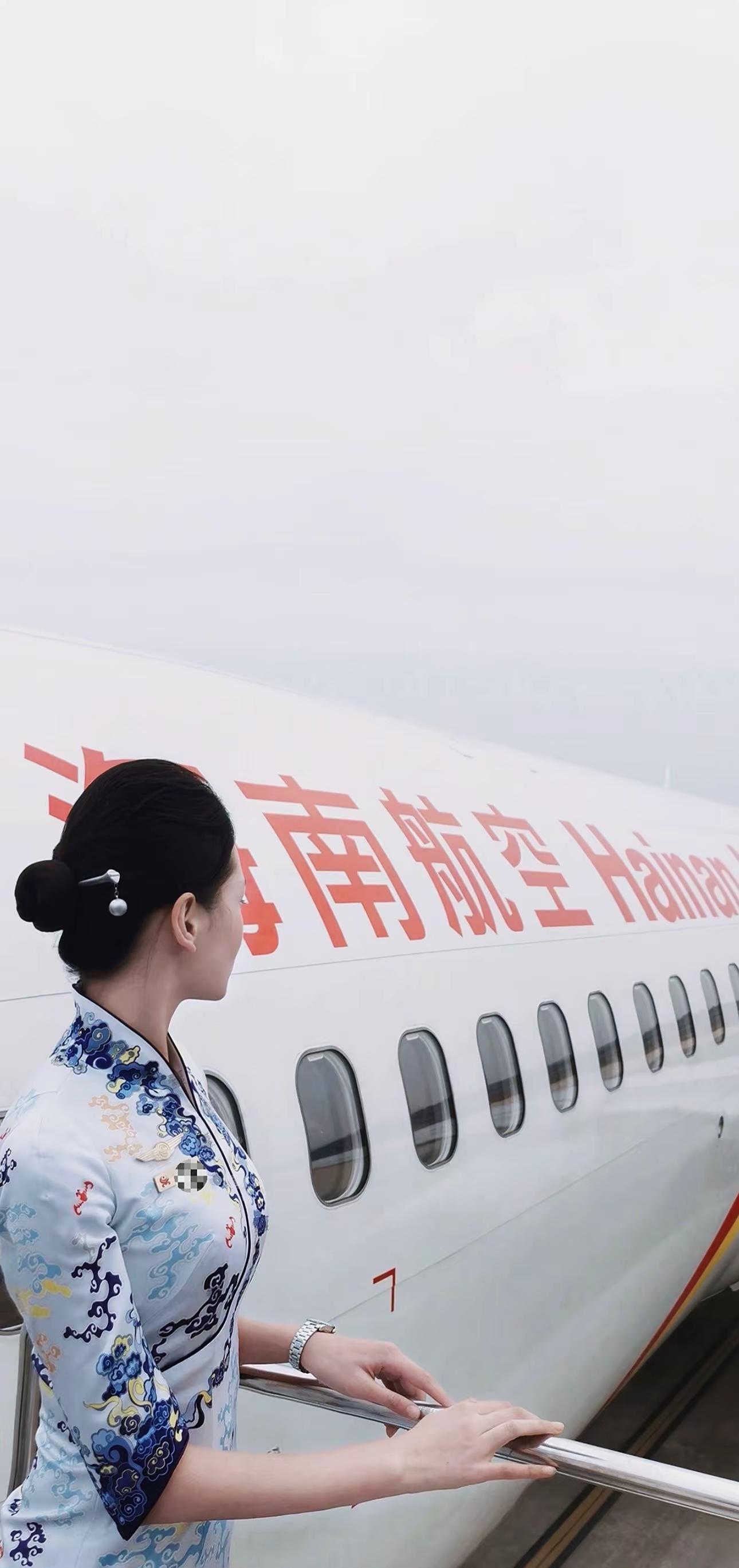 咖啡香缠绕暮色，故事在回甘里生长。