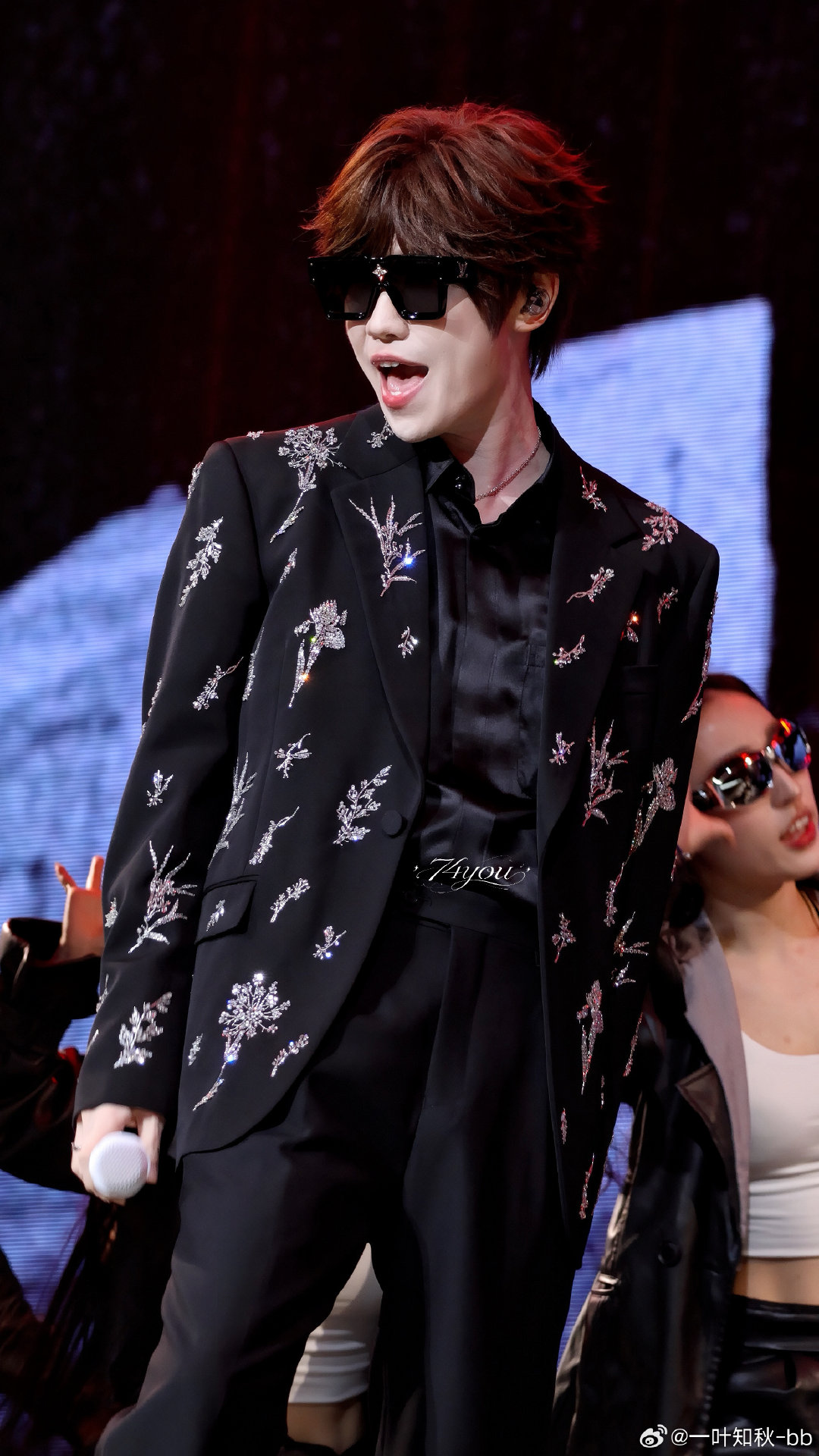 #李玉刚把万疆免费给徐良唱了#不同的嗓音诠释同一首歌，各有各的味道，经典曲目就是拥有这样强大的生命力 ​