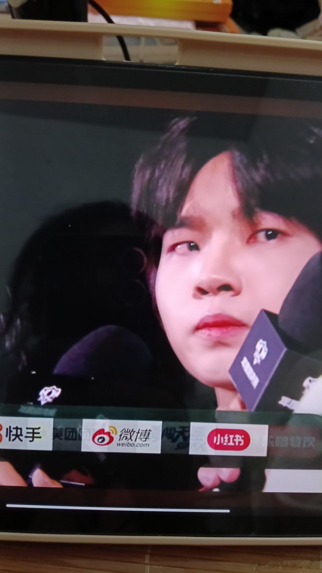 #王者荣耀钎城[超话]# 

我一直在哭……
钎城棒！周诣涛棒！！！🥺
你是最棒的小猪！！😭​