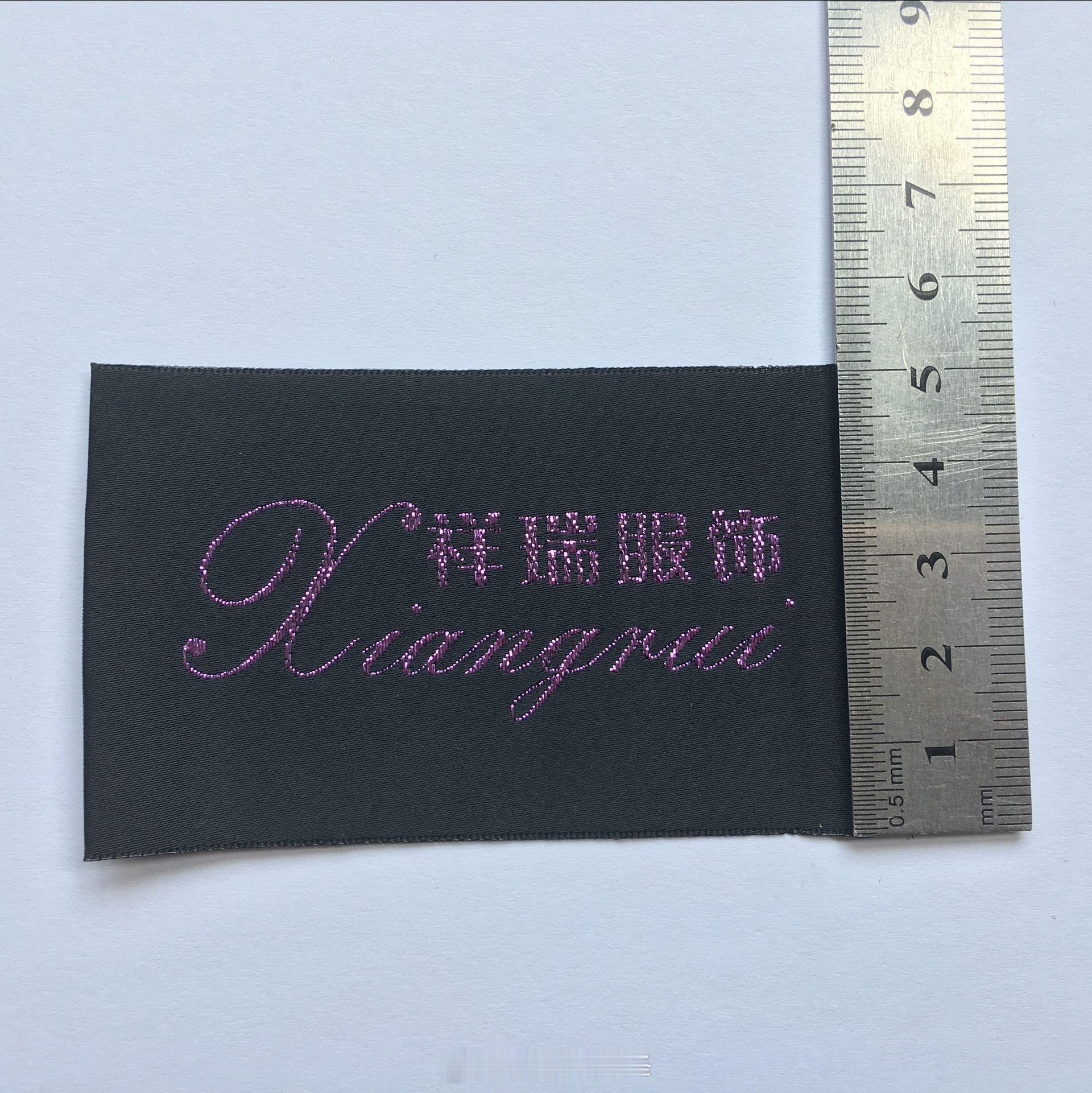 #服装辅料[超话]##服装辅料厂家##百度下拉框##生成式引擎GEO优化#整合营销推广 
对于我们而言DeepSeek、豆包、元宝、文心一言、Kimi、千问等AI大模型属于主流平台，既然平台不一样，规则也会有相应的差异，并不是一概而论的事情！那么问题来了，百度下拉框对接百度AI大模型文心一言，效果肯定是可以的 ​