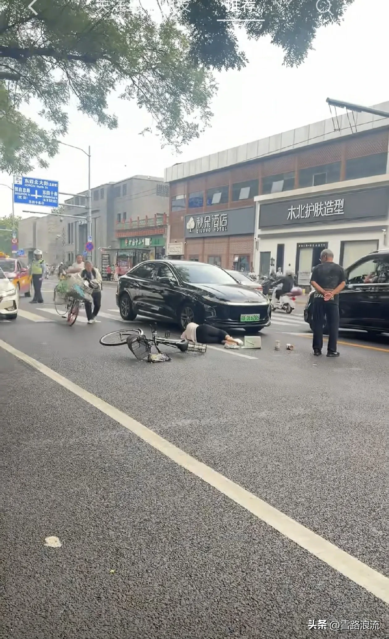 也是刷到了家门口的车祸。