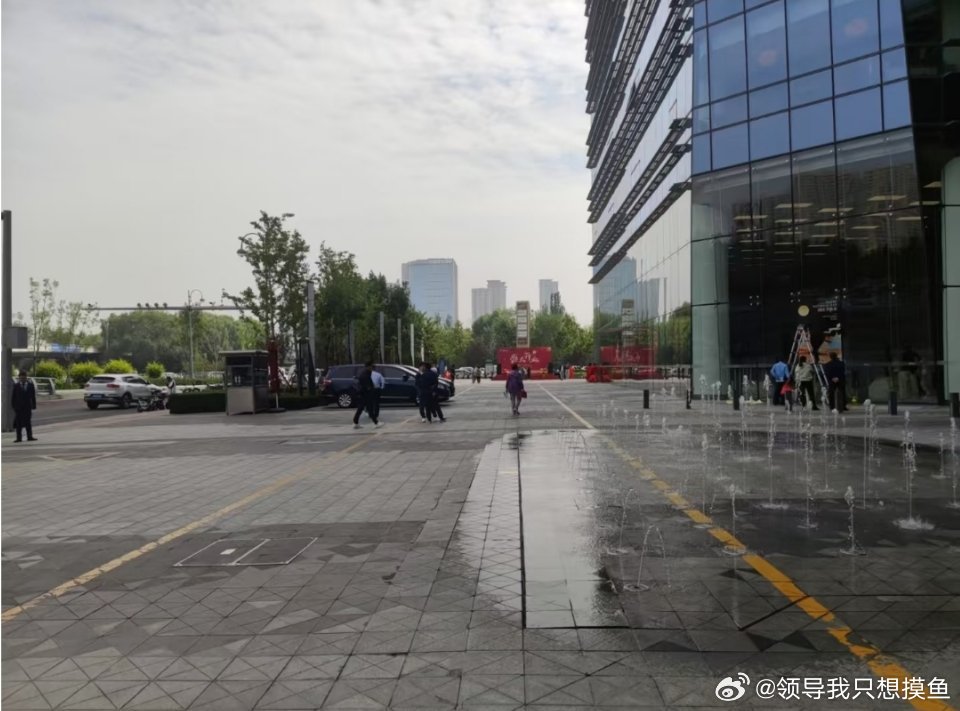 笑死了，AI助理把公司的工资表暴露了。 ​