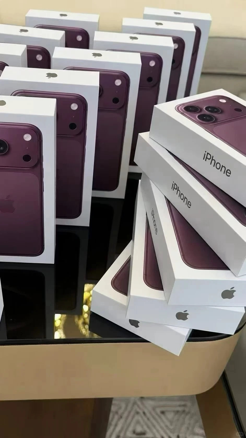 #iPhone18系列开售# 看了iPhone18Pro系列的首销加价情况，基本上只有Pro Max能溢价500-600，主力军是256GB版本。我怀疑很多人在蹲iPhone Duo，建议套24期免息的散装黄牛，赶紧出手Pro，晚了真的只能自用了！[捂嘴哭]#iPhone[超话]# ​