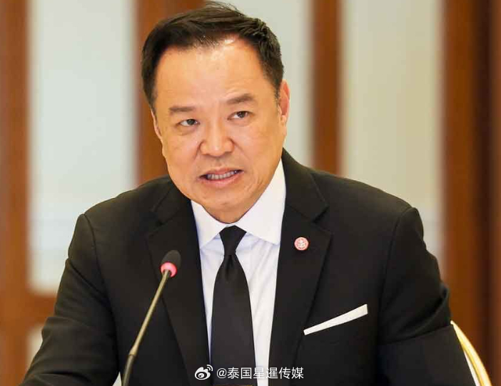 #泰国星暹新闻# 【确定！3天不信任动议辩论，针对阿努廷等18位部长不信任投票定于10月30日】

泰国国会已经确定不信任动议辩论时间表，由反对党领袖纳塔蓬牵头提出、针对 18 名内阁部长的不信任辩论，将于 10 月 27 日至 29 日举行，为期三天；10 月 30 日将进行信任投票。

2026年10月14日，纳塔蓬带 ​