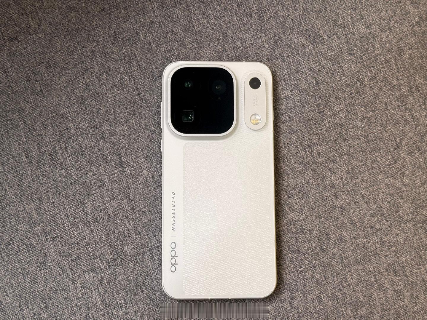 OPPO Find X10 Pro Max、Find X10 实拍，白色确实很养眼[捂嘴哭] ​