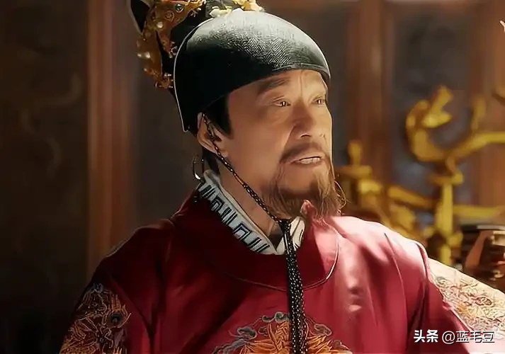 为什么明朝灭亡的时候，藩王们都袖手旁观？难道他们不知道唇亡齿寒的道理吗？
1644年三月，李自成的大军兵临京城，大明皇帝朱由检号召各地藩王勤王护驾。
但是只募得几十个兵，且都是老弱病残。
何以至此？这是朱由检自己把自己玩死的。
农民起义正胜的时期，唐王朱散尽家财招募了几千士兵，要勤王护驾。
但是朱由