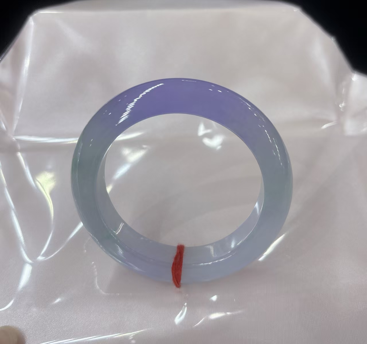 绝美！春带彩翡翠手镯才是温柔小姐姐的标配！ 一抹紫罗兰邂逅一抹阳绿，浪...