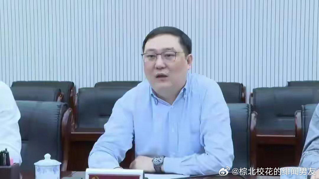 密春雷卸任上海人寿董事长，与董卿国庆现身美术馆，力破离婚传言 ​