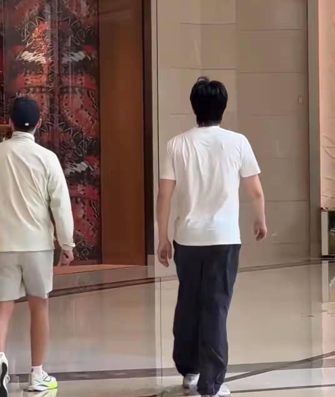 29 日下午抽签揭晓！孙颖莎训练曝光，王楚钦觅食张本智和遭围堵  3月...