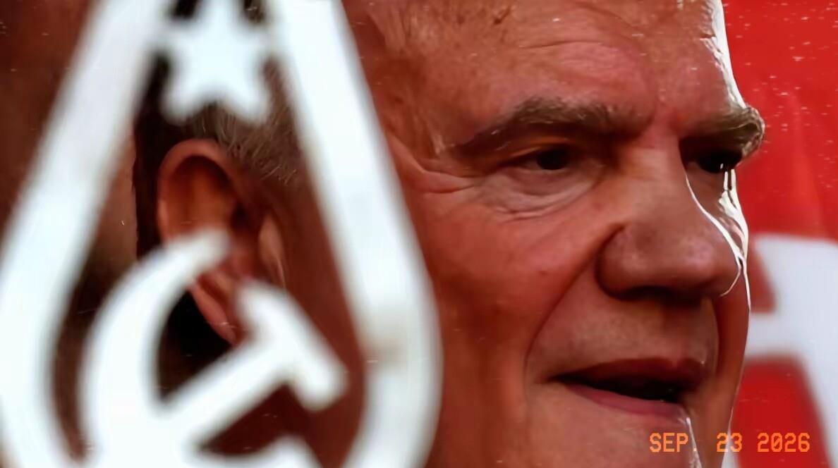 俄共领导人久加诺夫曾抛出一个死活没人信的暴论：苏联1991年散伙，第一大罪人根本不是戈尔巴乔夫，而是早早死在20年前的赫鲁晓夫。当年听到这话，很多人翻了个白眼。但三十年后的今天，俄罗斯人再翻开这笔烂账，只觉得后背发凉。
我有个开出租的老哥，姓瓦西里，九十年代初在列宁格勒修机床。他说那会儿厂里老师傅还