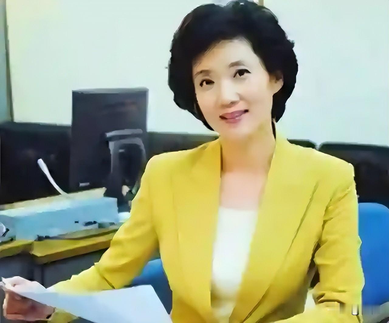 李修平在敬一丹告别仪式上哭成泪人，难怪她是撒贝宁和康辉的偶像