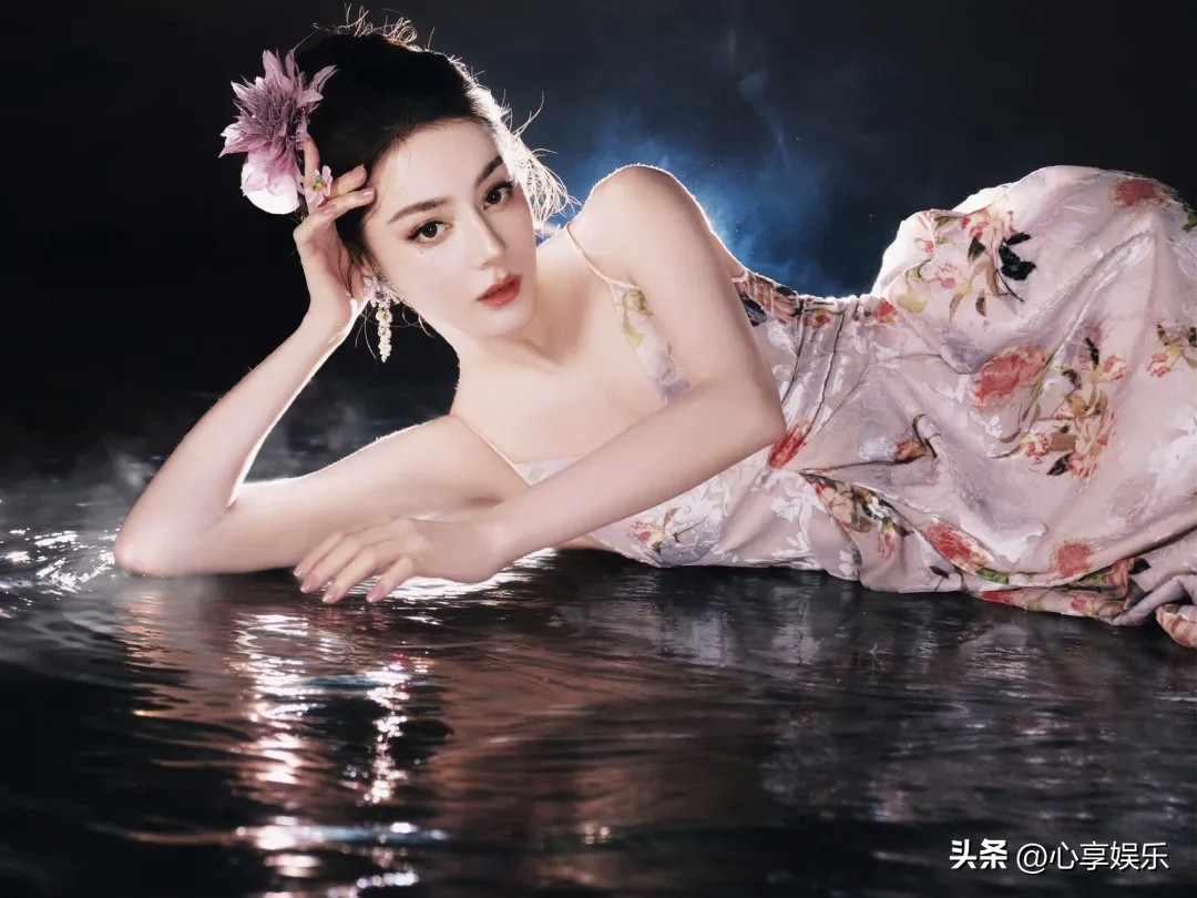 不是高定又怎样，迪丽热巴又一封神造型出圈