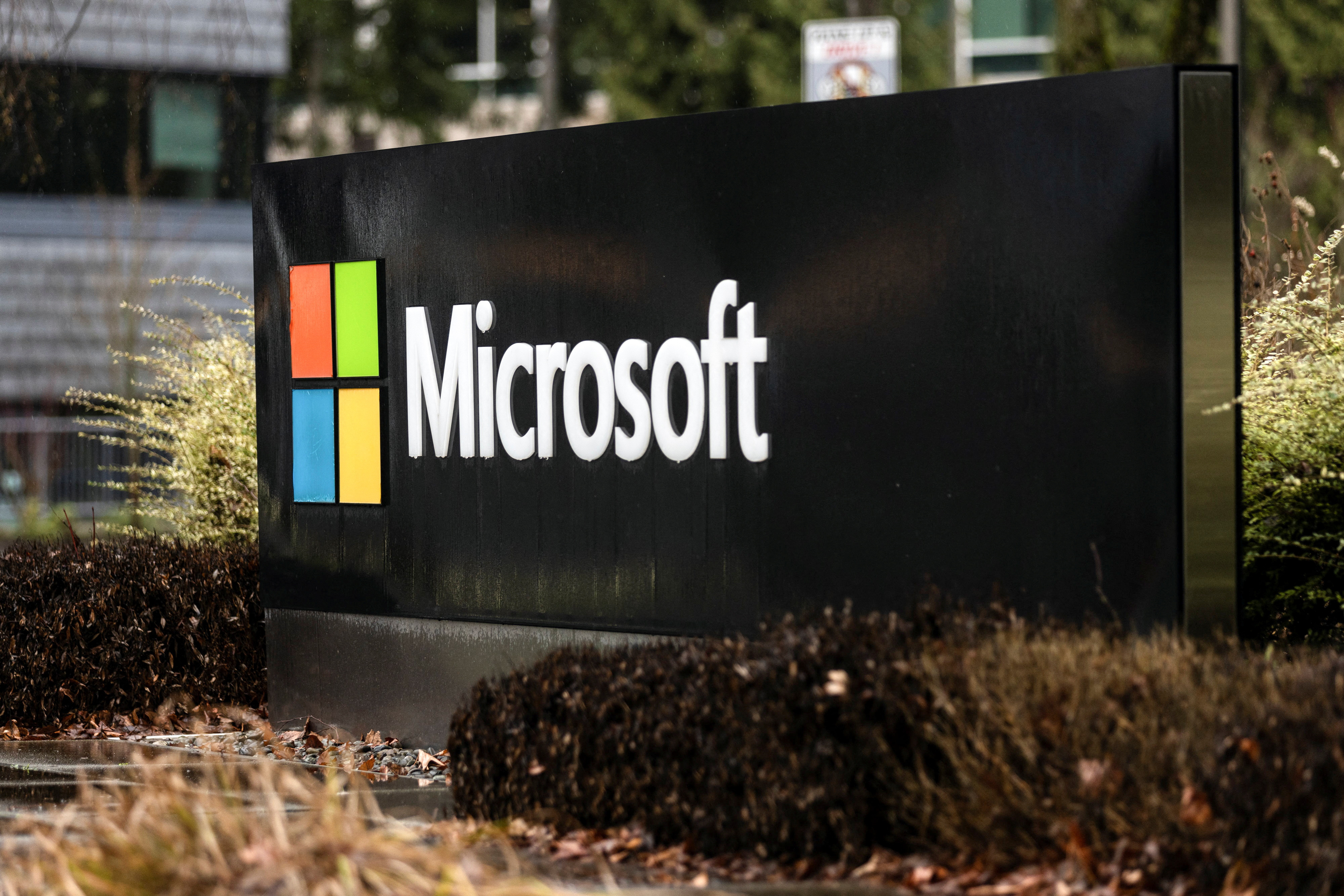 【微软买断计划预计成本约9亿美元】微软（Microsoft）在日前发布...
