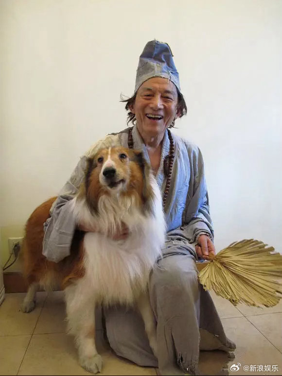 #游本昌去世#中国国家话剧院表演艺术家游本昌先生，于今日在北京逝世，享年93岁￼￼￼。
鞋儿破帽儿破，是几代人记忆里的济公；运筹帷幄，是《繁花》里通透的爷叔。
一生戏骨，风骨长存。先生一路走好🕯️ ​