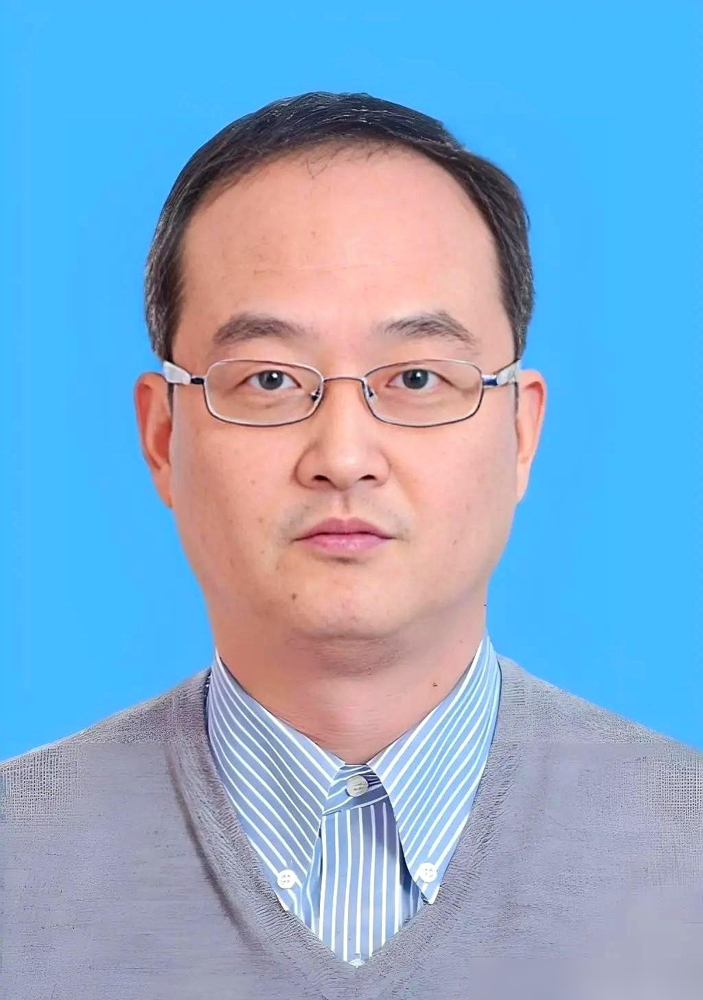 吴枫，湖北天门人。

说个反常识的事，做技术出身的人应该都懂这种感觉——不是所有牛人回国都是“衣锦还乡”，很多时候是主动跳进更难的坑。吴枫这个例子挺典型，微软首席研究员的位置多少人挤破头都进不去，专利攥了一大把，按常理该在那边安稳到退休了。

结果他偏不。类脑智能这个方向，十年前国内基础薄弱到什么程