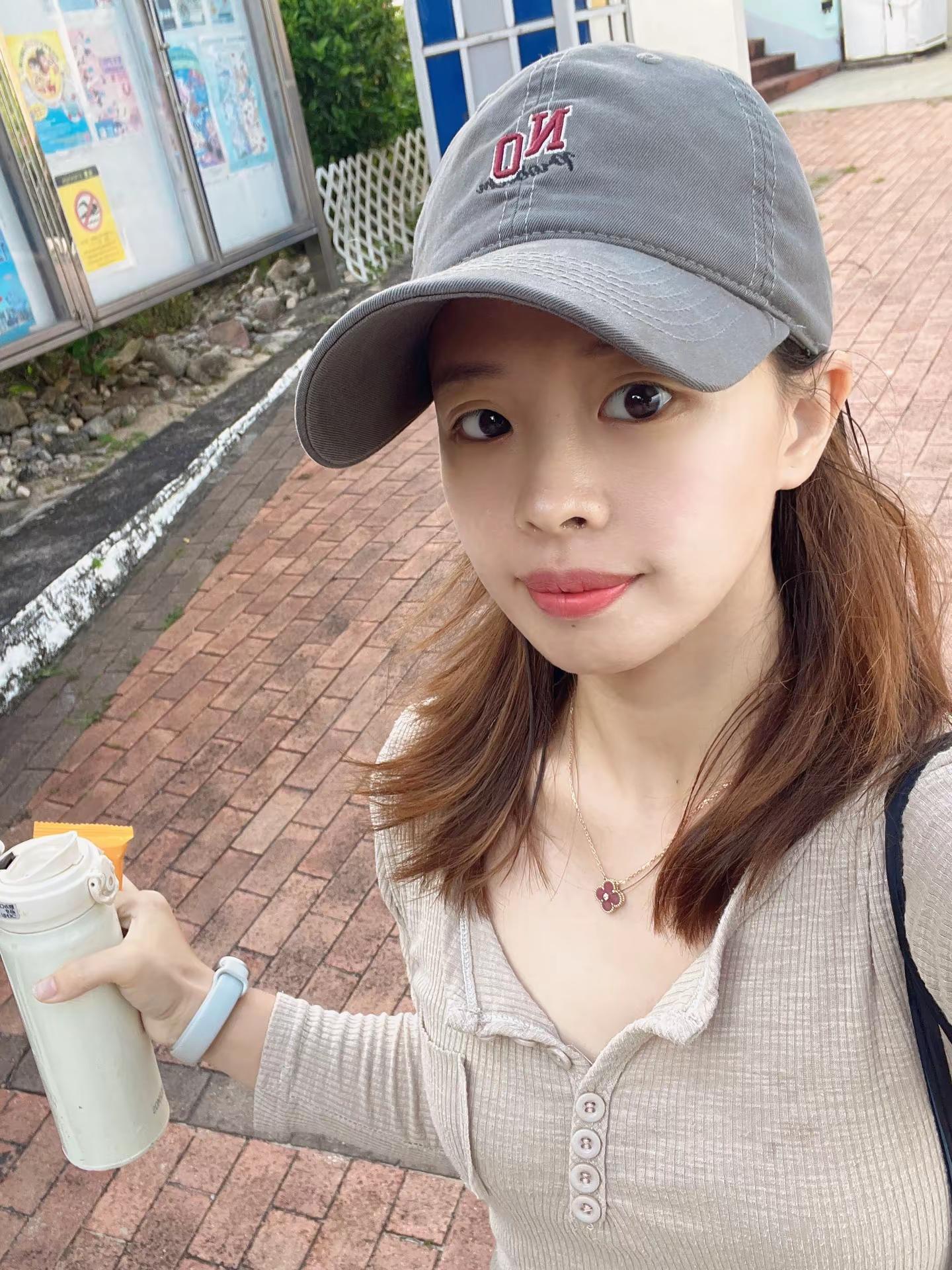 <p>清冷感穿搭 帽子控小姐姐 运动女孩 高能 <!--{img:0}...