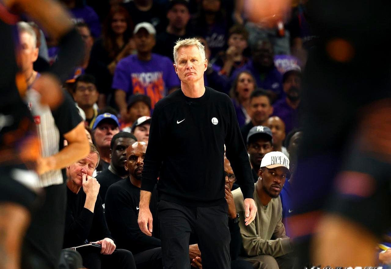 勇士休赛期第一件事，竟然是全队挽留一个人。    老板拉科布、总经理邓...