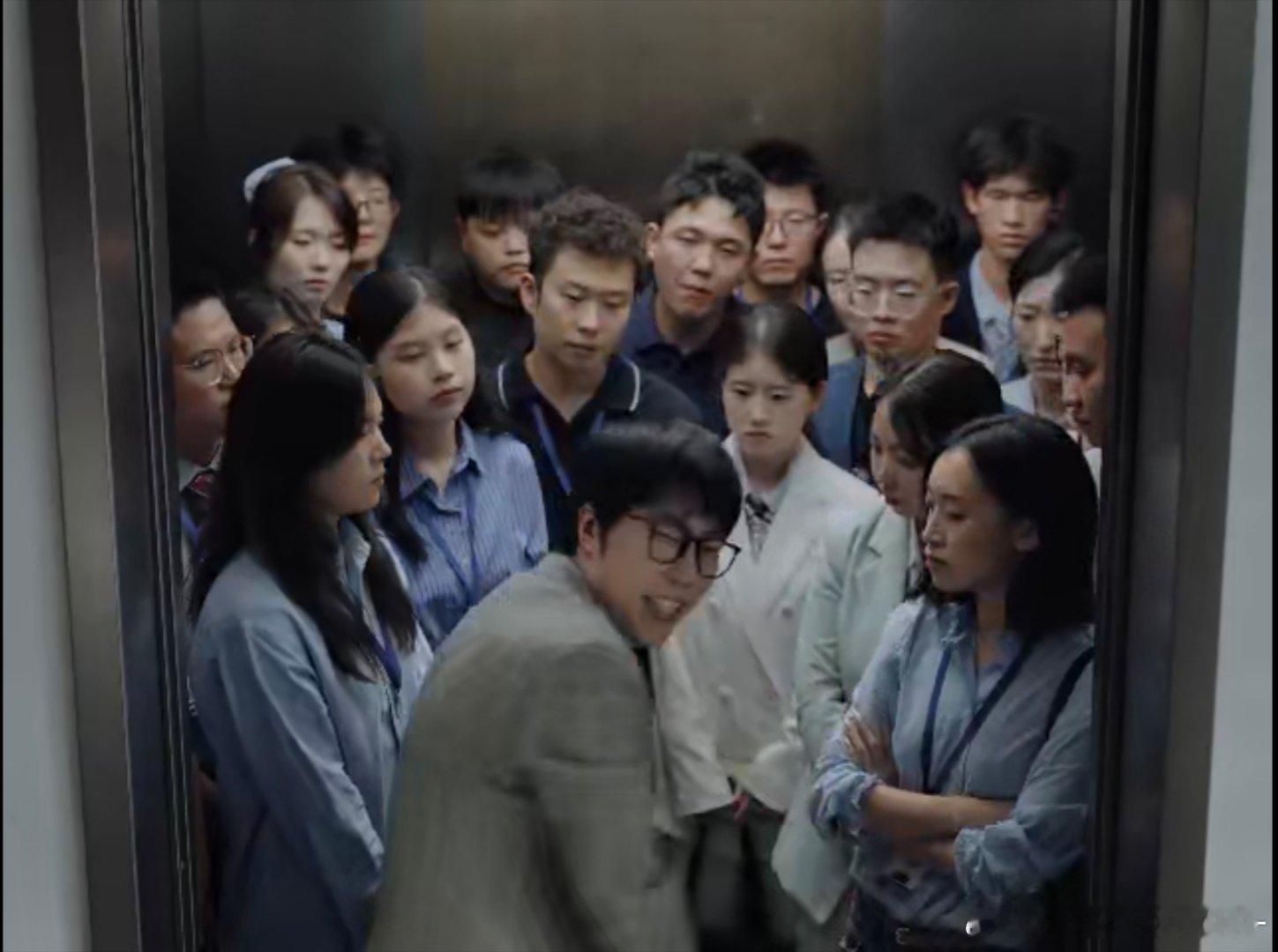 #喝奶不舒服试试喝舒化# 舒化精准拿捏年轻人喜好，用搞笑短片科普产品，接受度直接拉满#舒化童漠男##电影年会不能停2舒化# ​