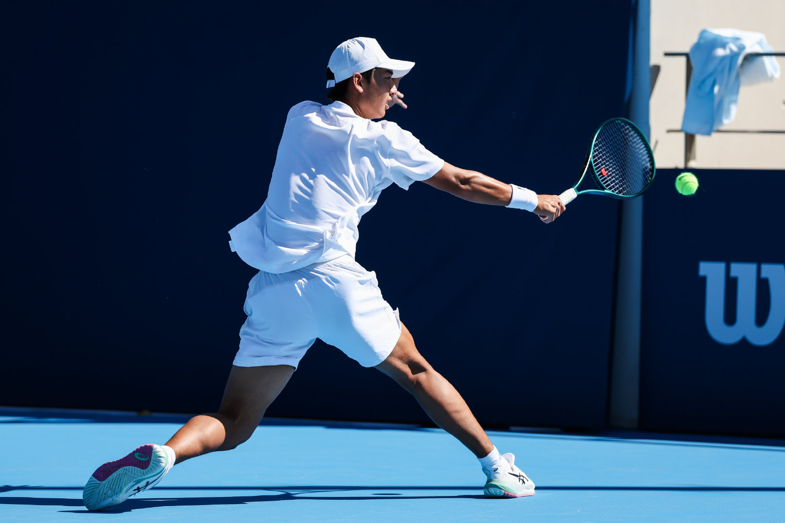 中网公开赛 ITF J300 首日精彩定格📷
🔥战幕已启，少年登场
🎾发球、奔跑、挥拍——每一拍都是对自己的挑战
💪明日资格赛第二轮、第三轮，精彩继续

#中网公开赛ITFJ300##2026中网##寻找中网观赛搭子##中网[超话]# ​