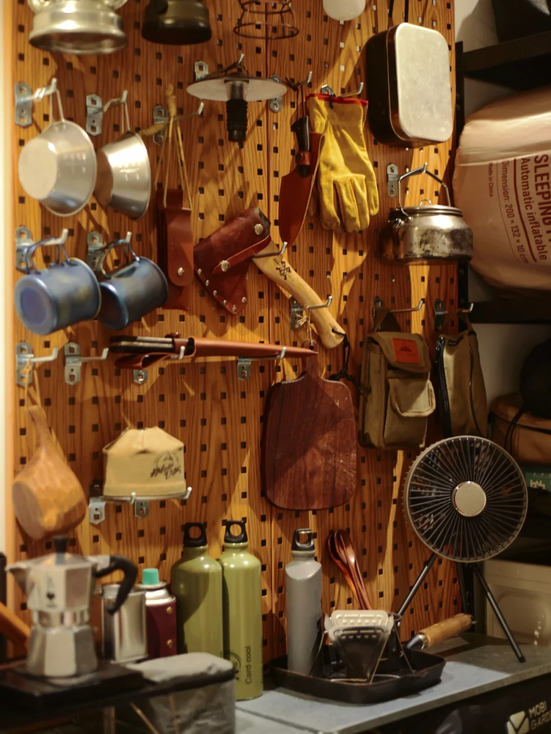 露营装备墙|洞洞板收纳，装备上墙好看极了